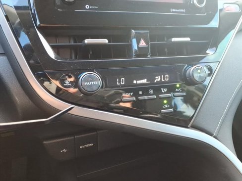 Used 2022 Toyota Camry SE image 25