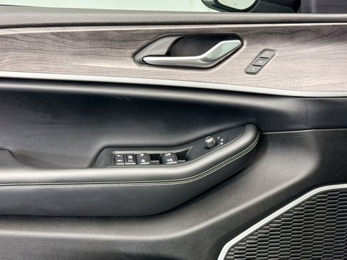 Used 2022 Jeep Grand Cherokee Limited image 22