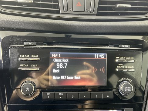 Used 2017 Nissan Rogue SV image 12