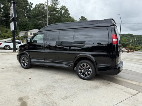 Used 2024 Chevrolet Express 2500 image 9