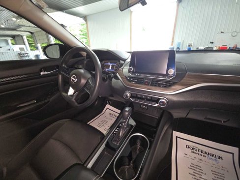 Used 2024 Nissan Altima 2.5 SV image 11