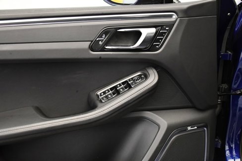 Certified 2023 Porsche Macan GTS image 34