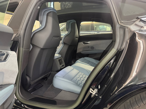Used 2022 Audi e-tron GT Premium Plus image 9