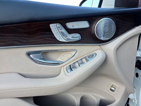 Used 2019 Mercedes-Benz GLC 300 4MATIC w/ Premium Package image 37