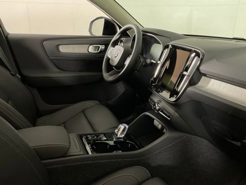 New 2026 Volvo XC40 B5 Plus w/ Protection Package Premier image 34