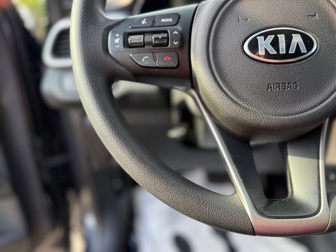 Used 2017 Kia Sorento LX image 19