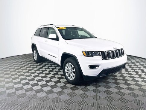 Used 2021 Jeep Grand Cherokee Laredo w/ Security & Convenience Group image 3