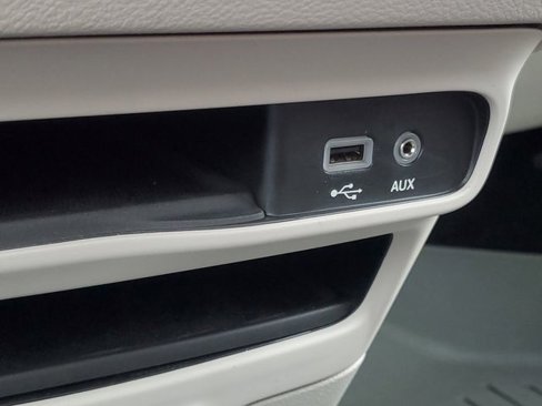 Used 2019 Chrysler Pacifica Touring-L image 26