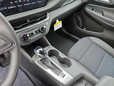 New 2025 Buick Envista Preferred image 26