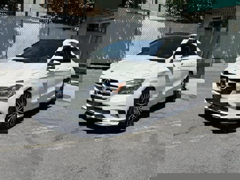 Used 2018 Mercedes-Benz CLA 250 4MATIC image 3