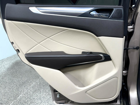 Used 2019 Lincoln MKC Premiere image 17