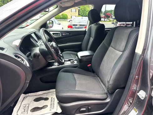 Used 2018 Nissan Pathfinder SV image 12
