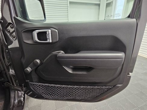 Used 2018 Jeep Wrangler Unlimited Sport image 34
