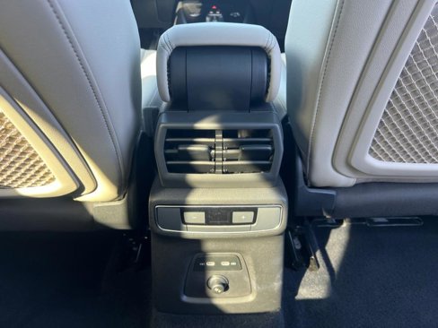 Used 2023 Audi Q4 e-tron Premium Plus w/ Premium Plus image 43