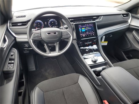 New 2025 Jeep Grand Cherokee Altitude image 13