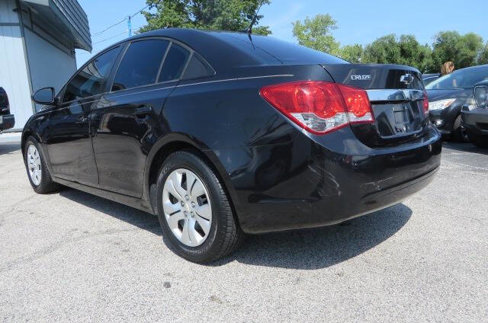 Used 2013 Chevrolet Cruze LS image 4