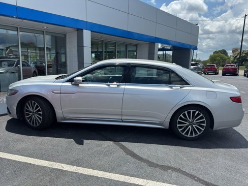 Used 2017 Lincoln Continental Select image 6