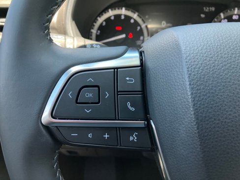 Used 2020 Toyota Highlander XLE image 21