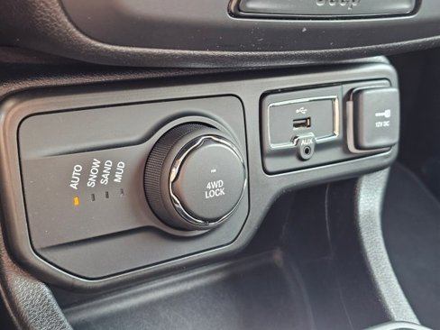 Used 2020 Jeep Renegade Sport w/ Sport Appearance Group image 38