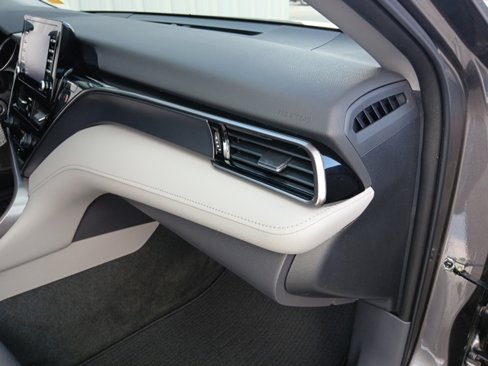 Used 2022 Toyota Camry LE image 32