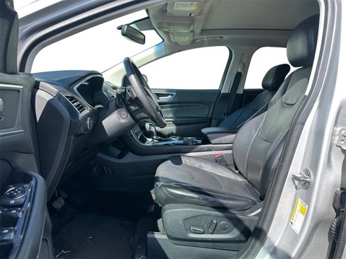 Used 2018 Ford Edge Titanium w/ Equipment Group 301A image 9