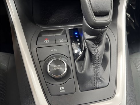 Used 2022 Toyota RAV4 XLE image 17