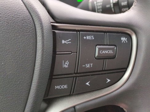 Used 2022 Lexus UX 200 image 23