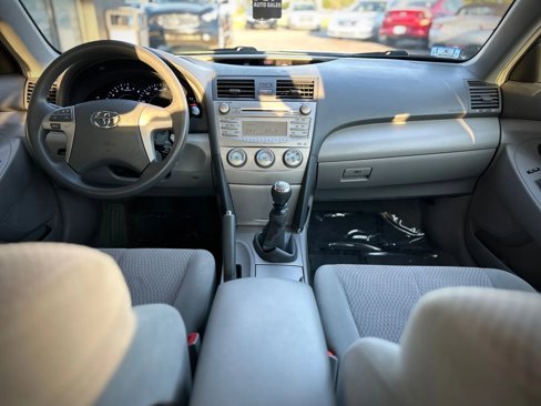 Used 2011 Toyota Camry image 9