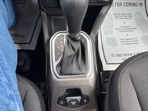 Used 2022 Jeep Renegade Latitude w/ Convenience Group image 30