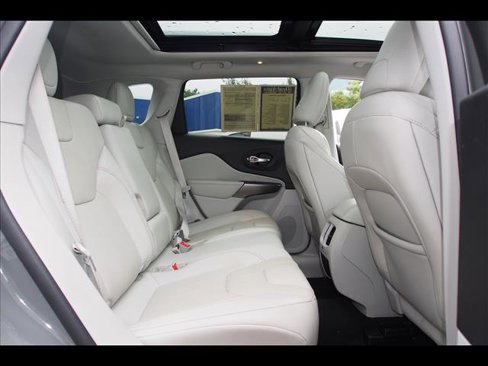 Used 2020 Jeep Cherokee Limited image 14