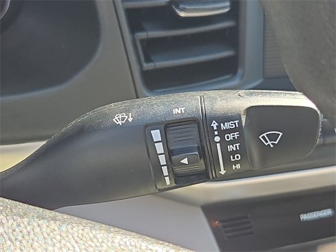 Used 2020 Hyundai Elantra SE image 36