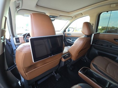 Used 2022 Nissan Pathfinder Platinum w/ Cargo Package image 16