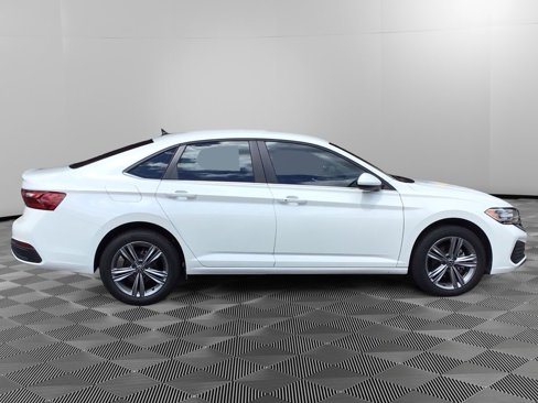 Used 2022 Volkswagen Jetta SE image 8