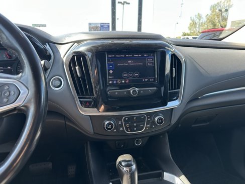 Used 2020 Chevrolet Traverse LT image 23