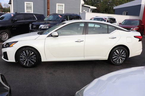 Used 2023 Nissan Altima 2.5 SV image 2