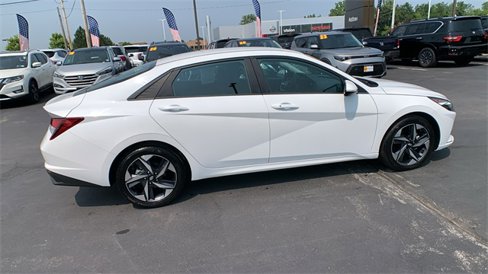 Used 2023 Hyundai Elantra SEL w/ Convenience Package image 6