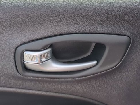 Used 2018 Jeep Compass Latitude w/ Popular Equipment Group image 16