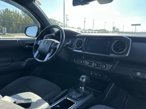 Used 2018 Toyota Tacoma TRD Off-Road image 9