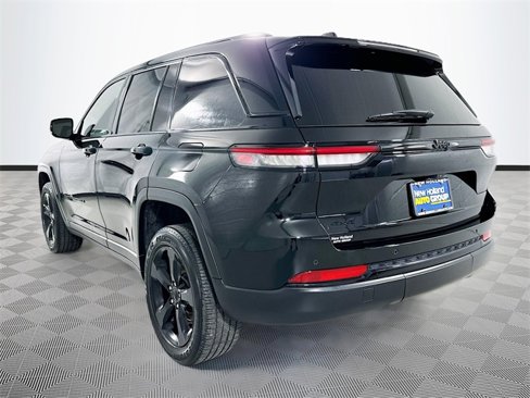 Used 2023 Jeep Grand Cherokee Altitude image 5