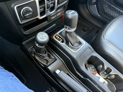 Used 2018 Jeep Wrangler Unlimited Sahara w/ Dual Top Group image 20