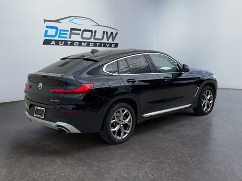 Used 2025 BMW X4 xDrive30i image 3