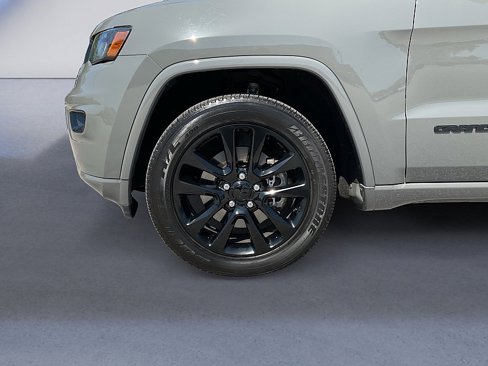 Used 2021 Jeep Grand Cherokee Laredo X image 29