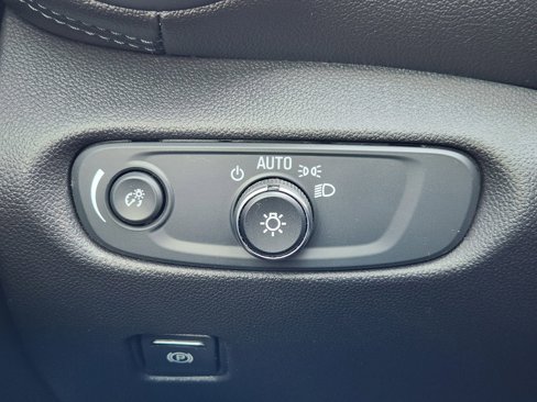 Used 2019 Chevrolet Blazer LT image 25