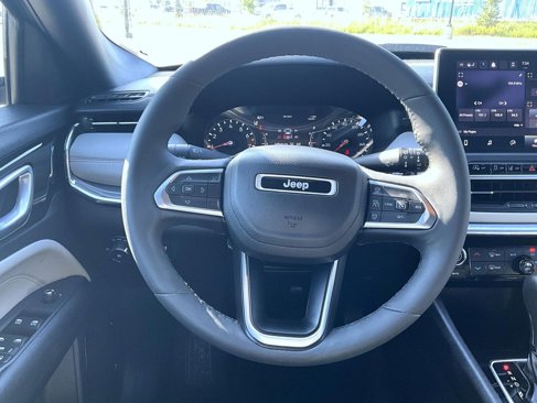 Used 2023 Jeep Compass Limited image 12