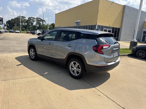 Used 2023 GMC Terrain SLE w/ LPO, Floor Liner Package image 28