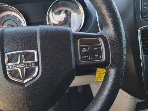 Used 2018 Dodge Grand Caravan SE w/ UConnect Hands-Free Group image 14