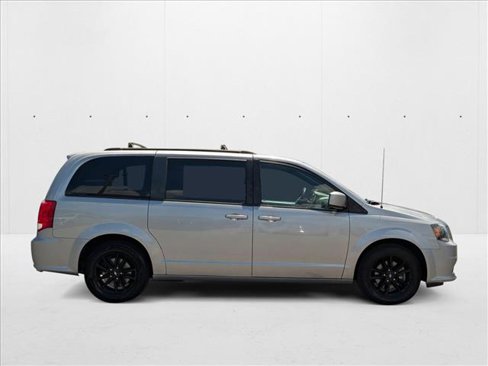 Used 2019 Dodge Grand Caravan GT image 4