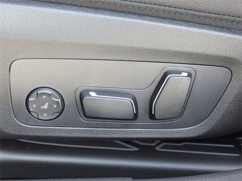 New 2025 BMW 330i Sedan w/ M Sport Package image 19