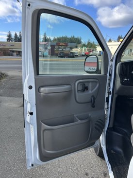 Used 2001 Chevrolet Express 3500 image 12
