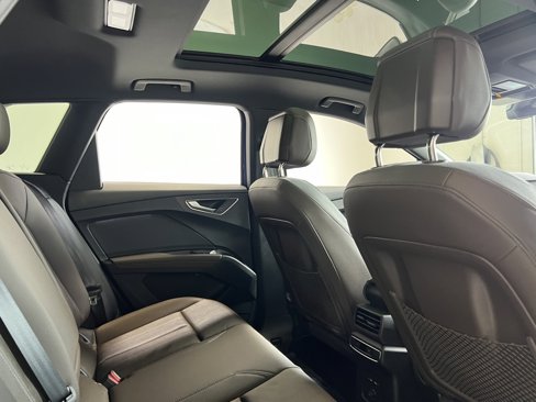 Used 2024 Audi Q4 e-tron Premium w/ Convenience Package image 17